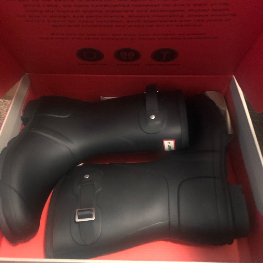 Hunter women’s original Black Rain Boots - Picture 7 of 11
